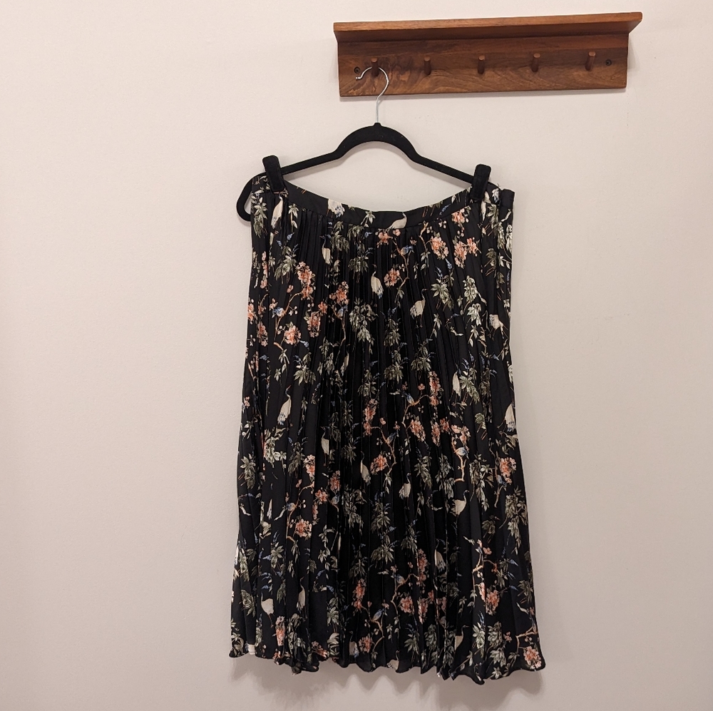 [Banana Republic] Black Floral Pattern Pleated Midi Skirt